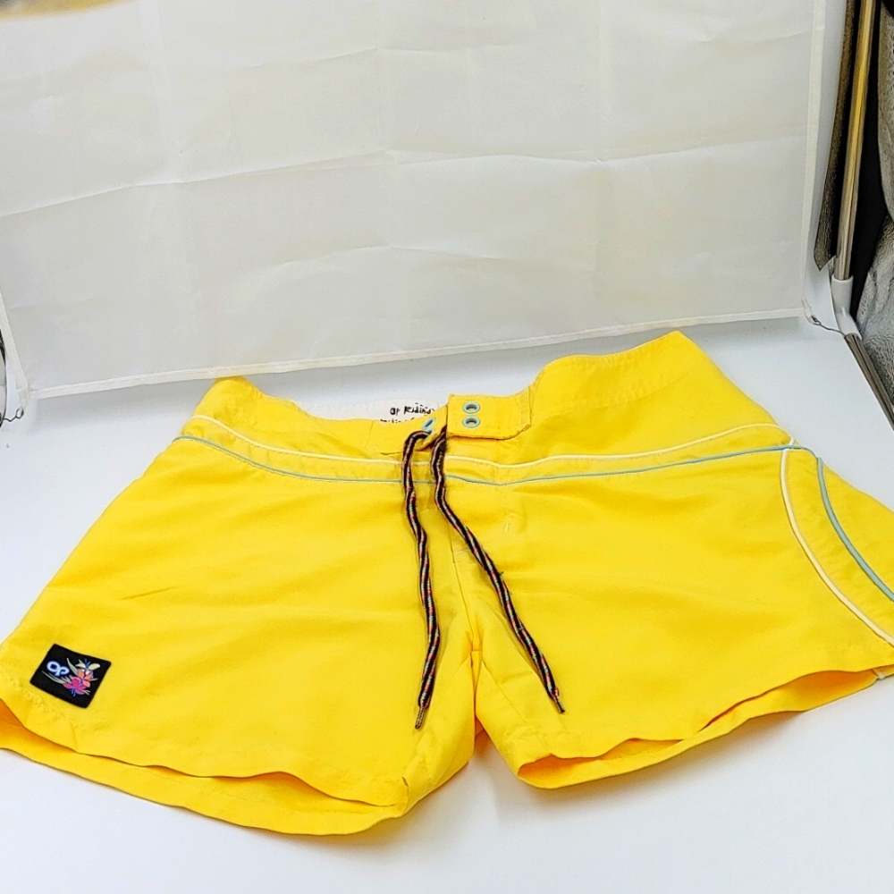 Yellow shorts S